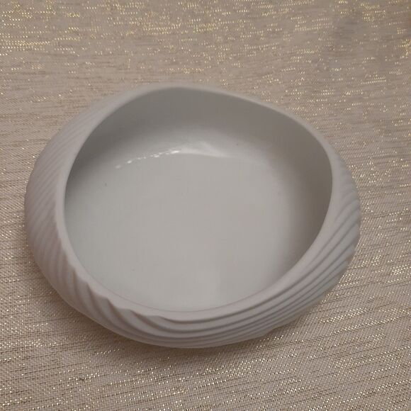 Partylite P7724 White Dunes Pillar Candle Holder Swirl White Glass - Picture 4 of 6